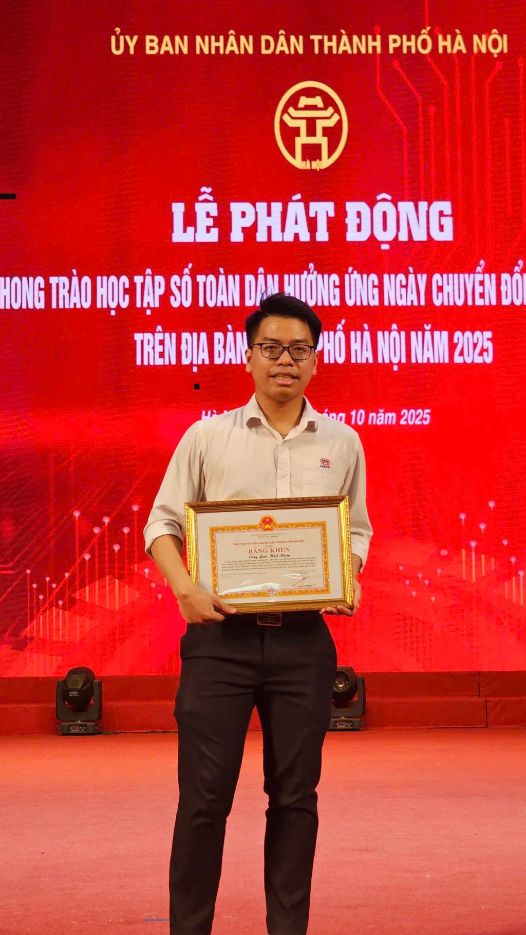 Thầy giáo 9X hóa giải “nỗi sợ” chuyển đổi số