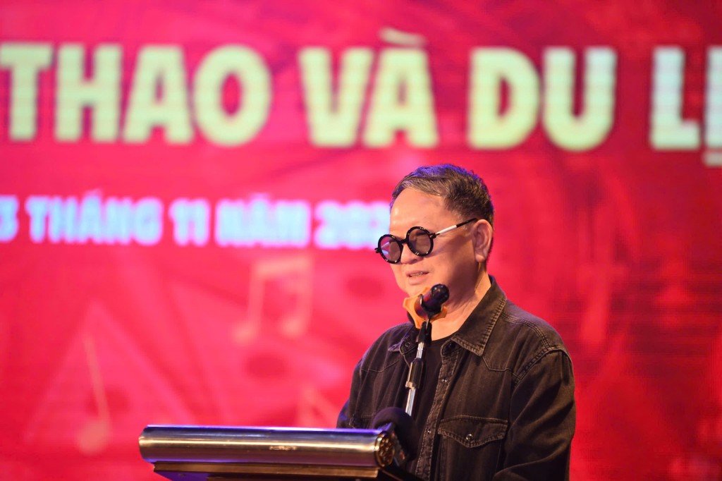 Thiếu tướng, nhạc sĩ Đức Trịnh - Chủ tịch Hội Nhạc sĩ Việt Nam phát biểu tại Lễ phát động