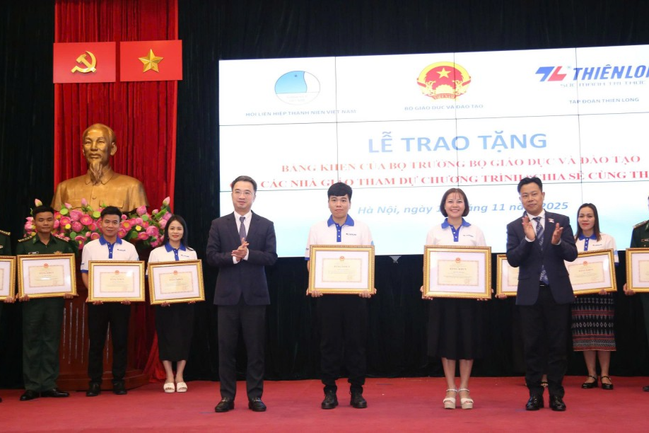 Những người thắp sáng tri thức nơi biên cương Những người thắp sáng tri thức nơi biên cương