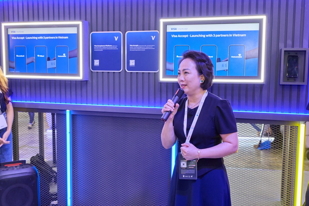 Bà Đặng Tuyết Dung - Giám đốc Quốc gia Visa Việt Nam & Lào (3)