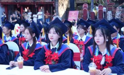Thủ khoa xuất sắc: Chạm tới ước mơ, thắp sáng khát vọng cống hiến
