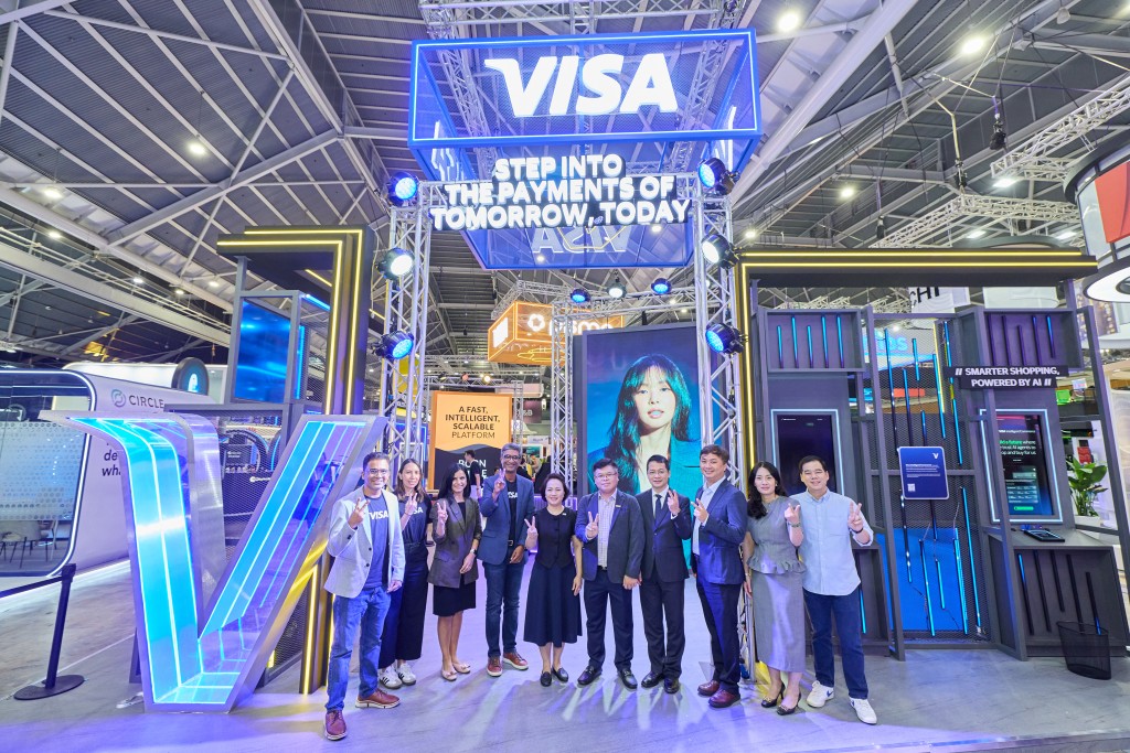 Đại diện từ Visa, Sacombank, Vietcombank & VPBank