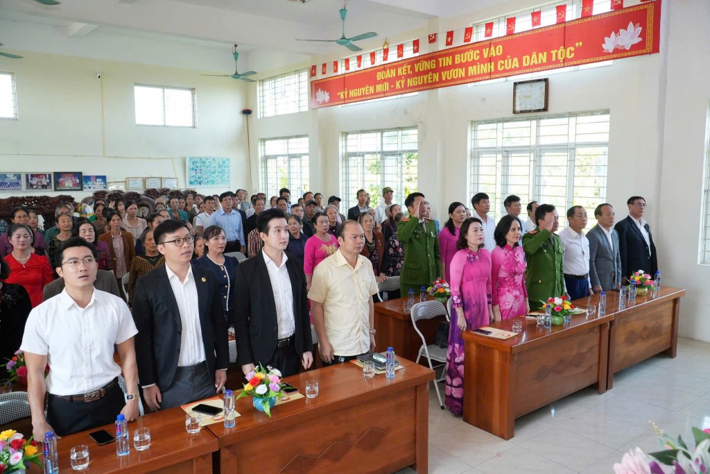 Các đại biểu tham dự Ngày hội Đại đoàn kết tại thông Trãi, xã Chuyên Mỹ