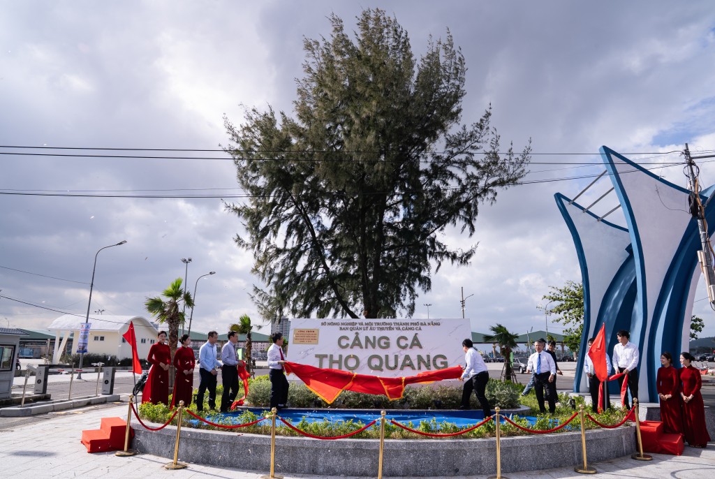 Dự án nâng cấp, mở rộng cảng cá Thọ Quang (giai đoạn 2) được xây dựng tại số 20, đường Vân Đồn, phường Sơn Trà, thành phố Đà Nẵng với tổng mức đầu tư 250 tỷ đồng Dự án nâng cấp, mở rộng cảng cá Thọ Quang (giai đoạn 2) được xây dựng tại số 20, đường Vân Đồn, phường Sơn Trà, thành phố Đà Nẵng với tổng mức đầu tư 250 tỷ đồng