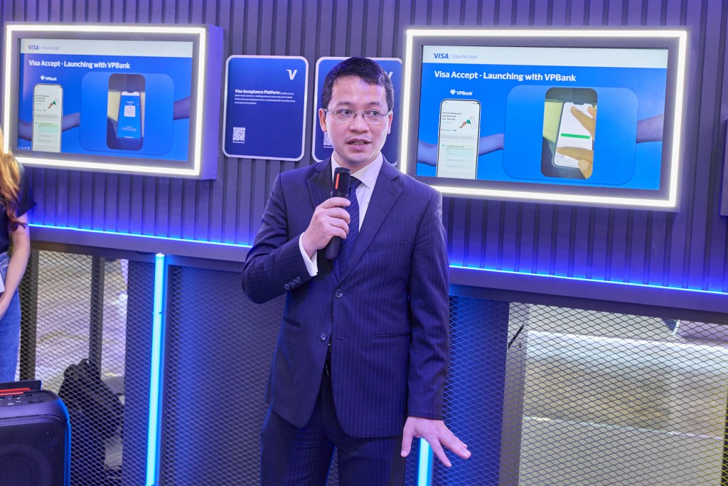 Ông Phạm Long Giang - Giám đốc Trung tâm Dịch vụ Ngân hàng số DBS, VPBank (2)