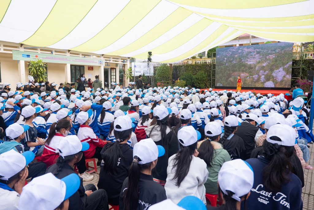 Đông đảo học sinh