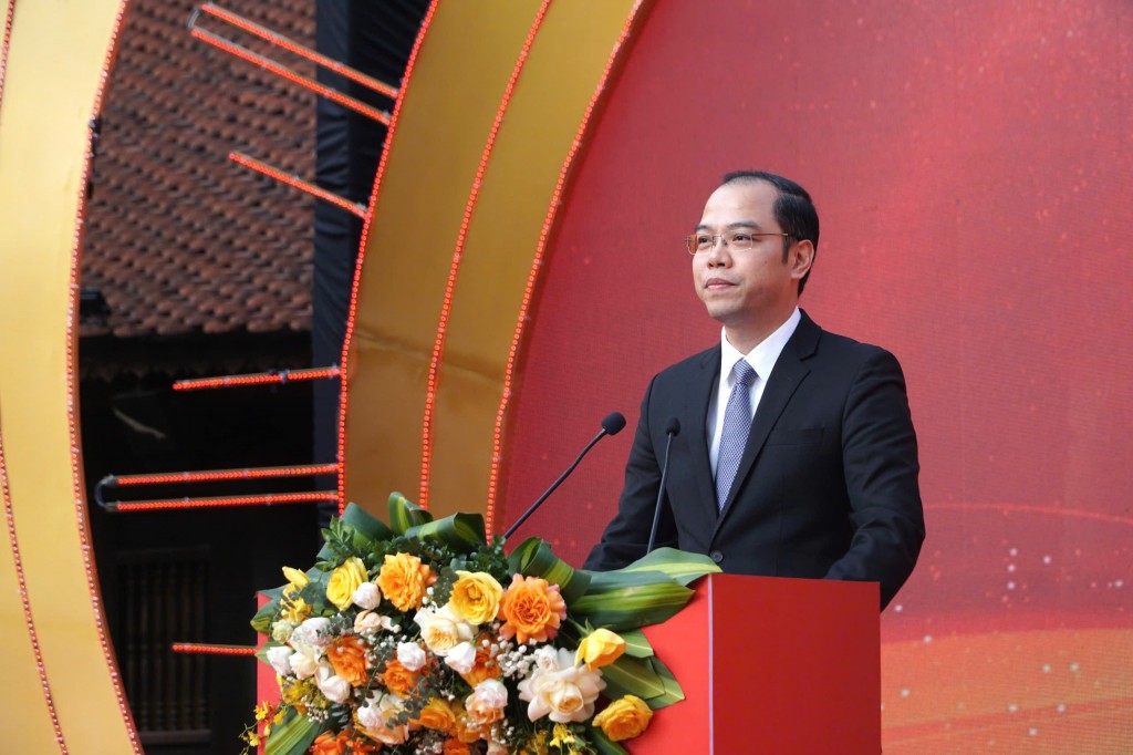 Đồng chí Nguyễn Tiến Hưng – Bí thư Thành đoàn Hà Nội phát biểu tại Lễ ghi danh Sổ Vàng Thủ khoa xuất sắc năm 2025.