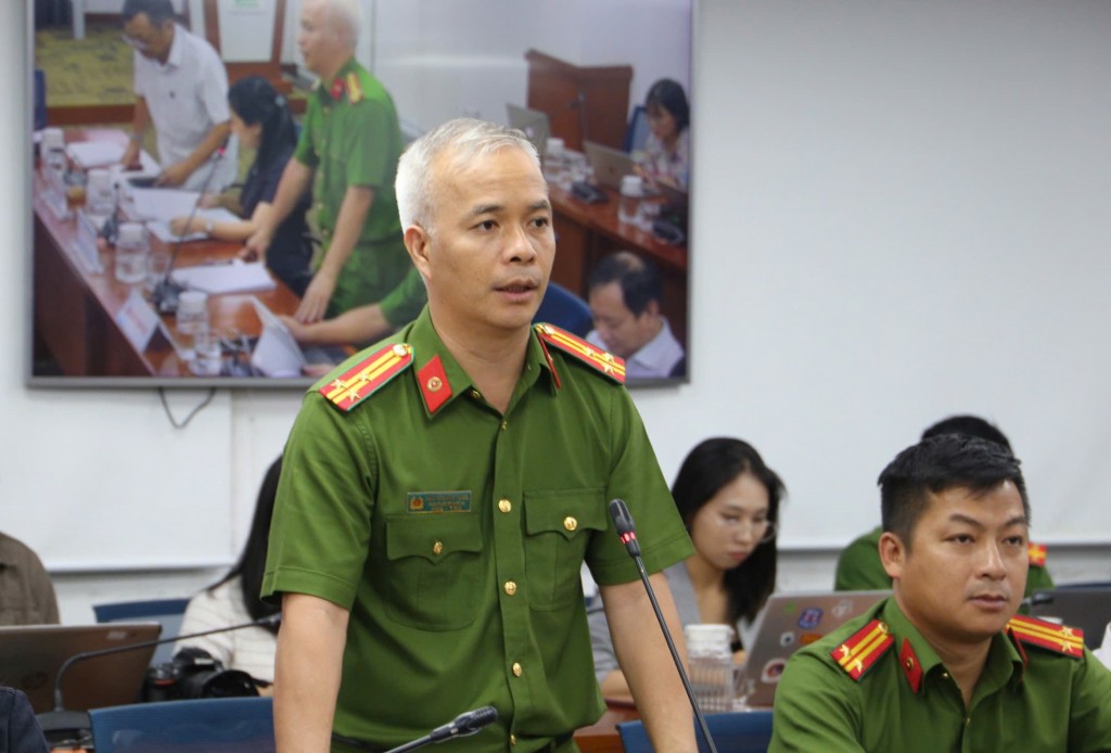Thượng tá Nguyễn Văn Tùng - Phó trưởng Phòng Cảnh sát PCCC và CNCH (PC07), Công an TP Hồ Chí Minh thông tin tại buổi họp báo Thượng tá Nguyễn Văn Tùng - Phó trưởng Phòng Cảnh sát PCCC và CNCH (PC07), Công an TP Hồ Chí Minh thông tin tại buổi họp báo