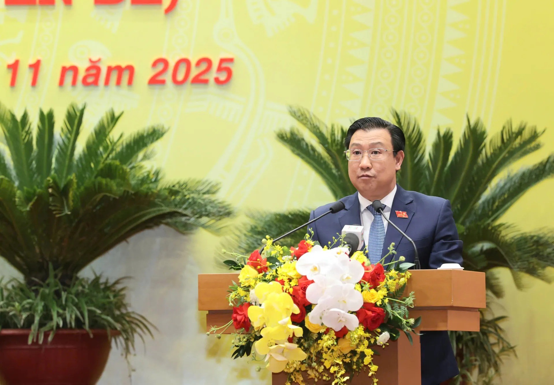 Trưởng Ban Văn hóa - Xã hội HĐND TP Hà Nội Nguyễn Thanh Bình trình bày báo cáo thẩm tra