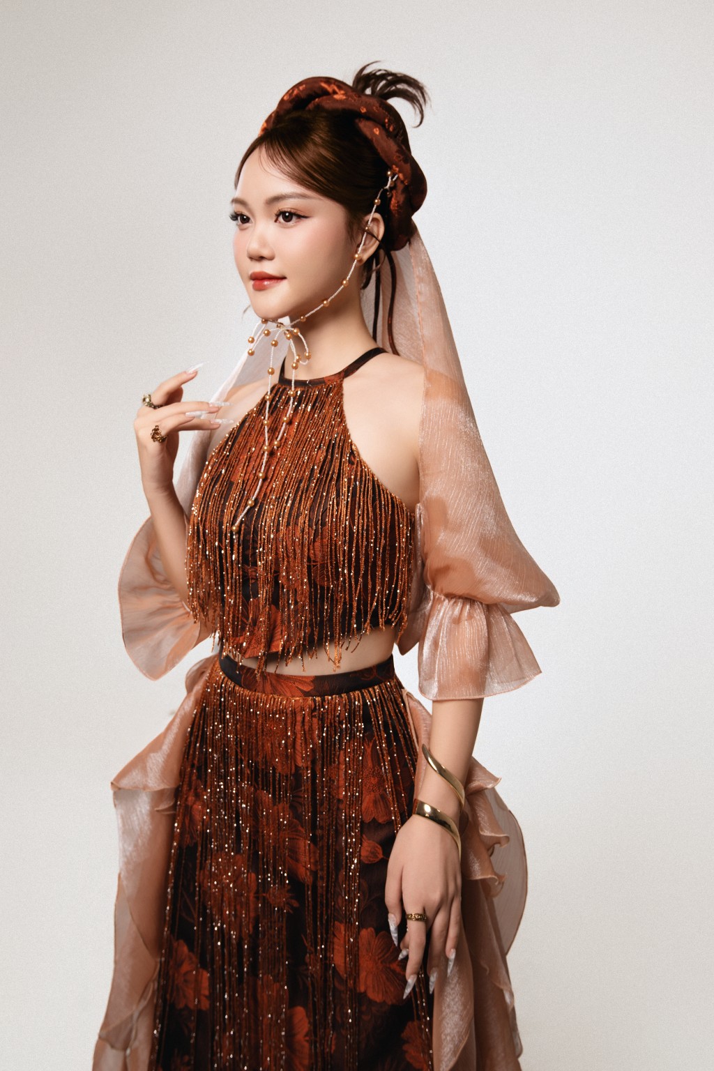 Hà Quỳnh Như làm mới ví, giặm Nghệ Tĩnh bằng âm nhạc điện tử Hà Quỳnh Như làm mới ví, giặm Nghệ Tĩnh bằng âm nhạc điện tử