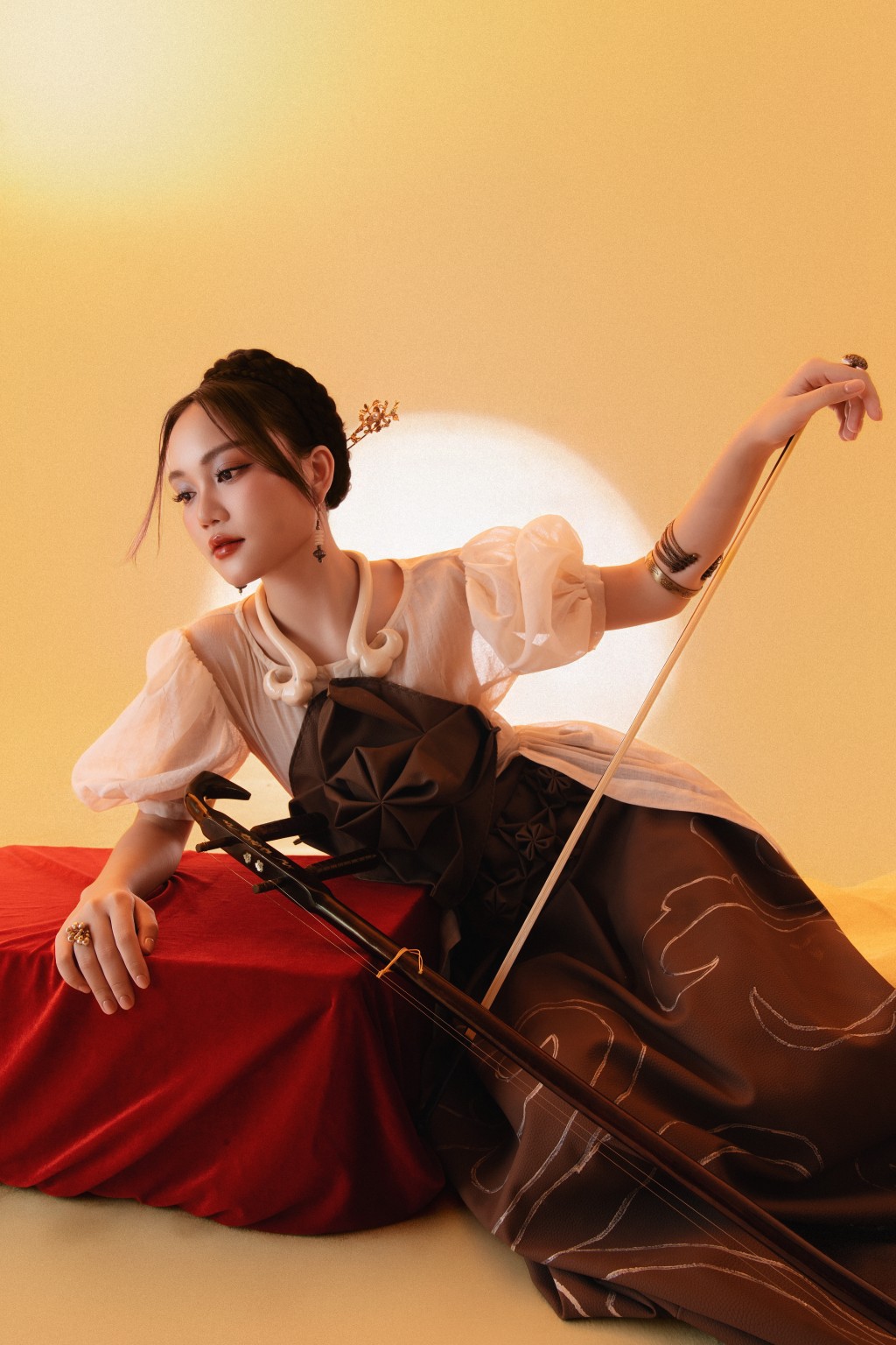 Hà Quỳnh Như làm mới ví, giặm Nghệ Tĩnh bằng âm nhạc điện tử Hà Quỳnh Như làm mới ví, giặm Nghệ Tĩnh bằng âm nhạc điện tử