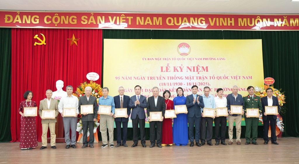 16 tập thể có thành tích xuất sắc trong công tác Mặt trận 16 tập thể có thành tích xuất sắc trong công tác Mặt trận