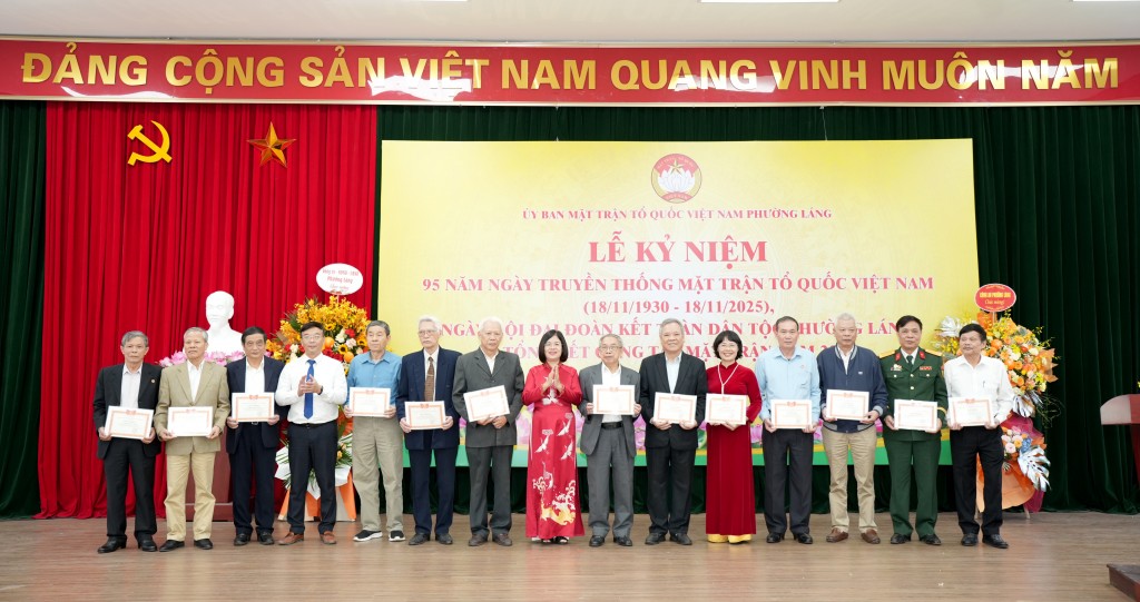 mời 20 cá nhân có thành tích trong công tác Mặt trận mời 20 cá nhân có thành tích trong công tác Mặt trận