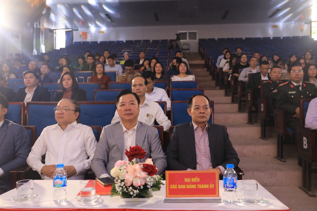 Tăng cường khối đại đoàn kết toàn dân tộc, giữ vững an ninh chính trị Tăng cường khối đại đoàn kết toàn dân tộc, giữ vững an ninh chính trị