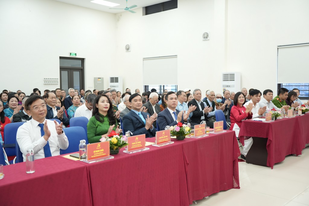 Hội nghị có sự tham dự của lãnh đạo Ủy ban MTTQ TP Hà Nội cùng Có các đ/c trong Ban Chấp hành Đảng ủy, Lãnh đạo HĐND, UBND, UB MTTQ, Lãnh đạo các Phòng, Ban của phường và Nhân dân trên địa bàn Hội nghị có sự tham dự của lãnh đạo Ủy ban MTTQ TP Hà Nội cùng Có các đ/c trong Ban Chấp hành Đảng ủy, Lãnh đạo HĐND, UBND, UB MTTQ, Lãnh đạo các Phòng, Ban của phường và Nhân dân trên địa bàn