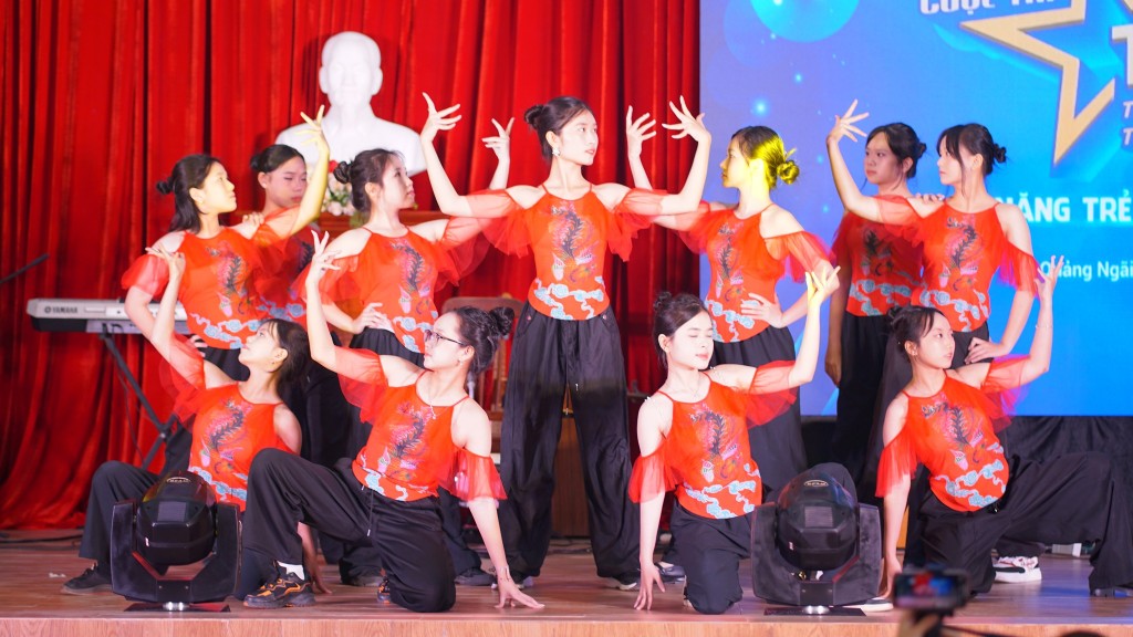 14 nhóm/CLB/ban nhạc tài năng đã tham gia tranh tài sôi nổi tại Cuộc thi Tìm kiếm Tài năng Thanh niên tỉnh Quảng Ngãi năm 2025. 14 nhóm/CLB/ban nhạc tài năng đã tham gia tranh tài sôi nổi tại Cuộc thi Tìm kiếm Tài năng Thanh niên tỉnh Quảng Ngãi năm 2025.