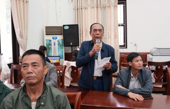 Người dân xã Bát Tràng quan tâm đến tiến độ triển khai các dự án trên địa bàn