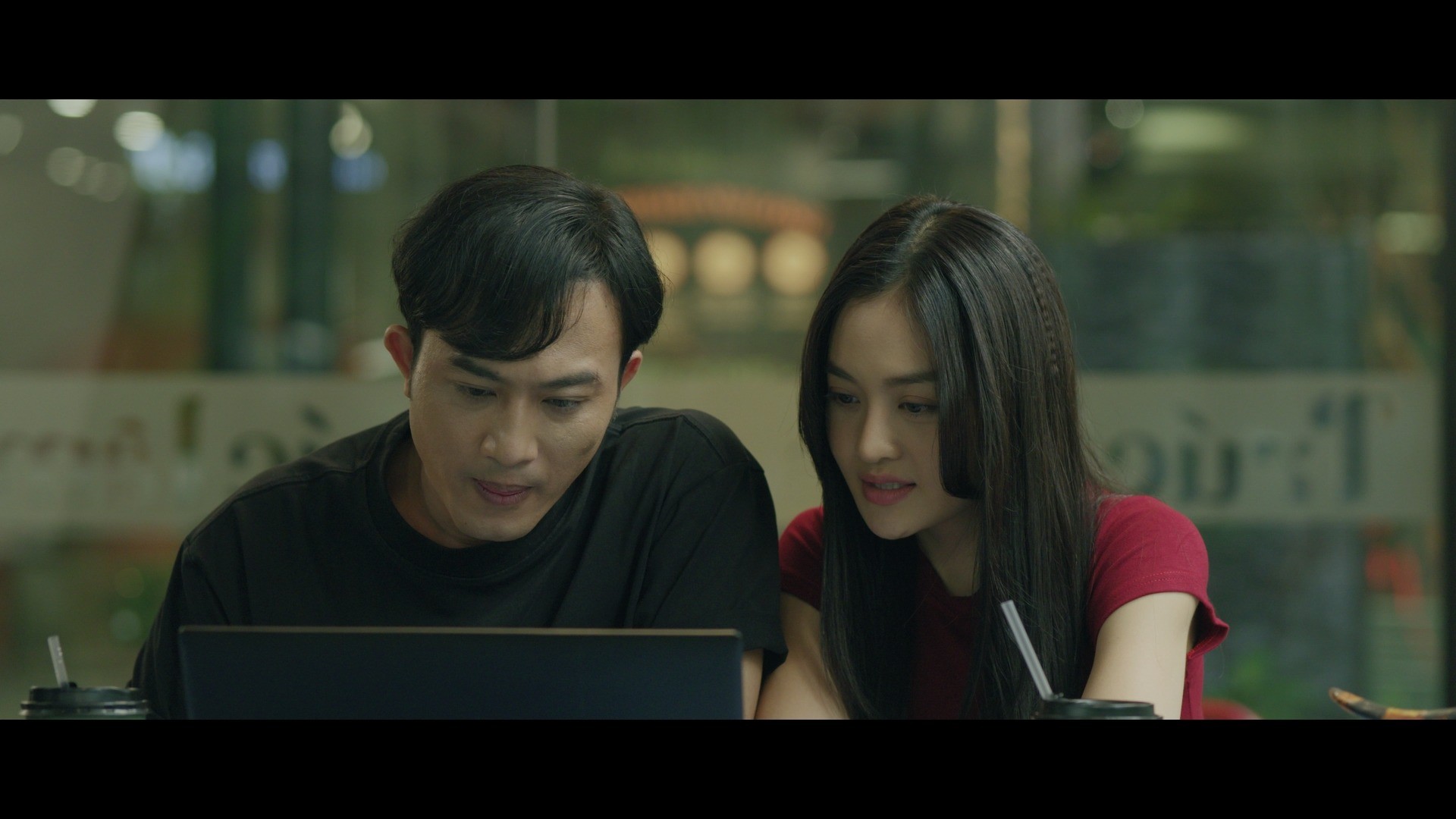 nữ diễn viên Thùy Anh vào vai Diệu Linh – nhân vật đóng vai trò sợi dây liên kết với đối tượng Mr. Pips do Doãn Quốc Đam thể hiện