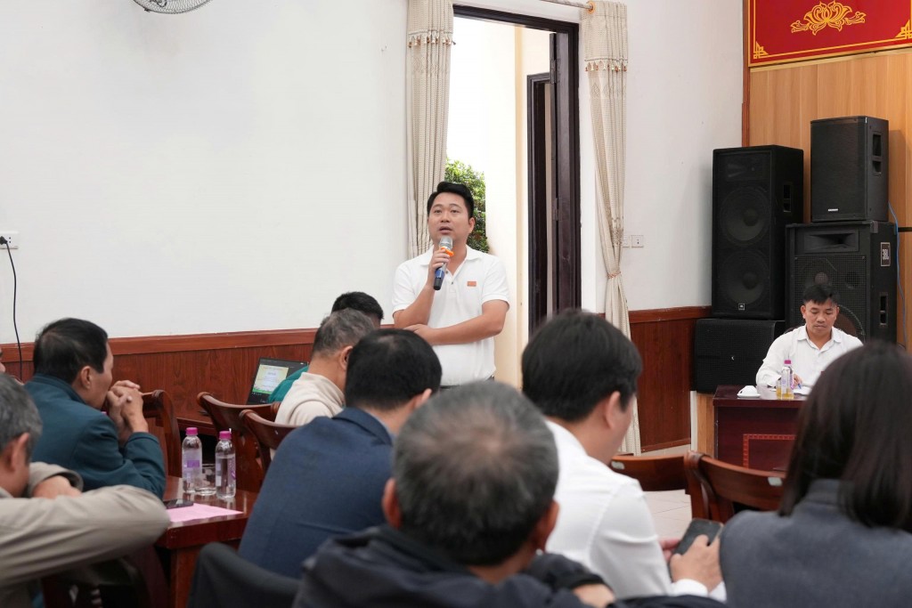 Người dân xã Bát Tràng quan tâm đến tiến độ triển khai các dự án trên địa bàn