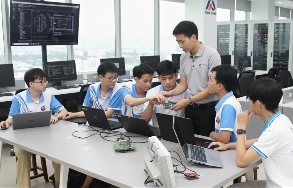 Chuyển đổi số và phát triển xanh: Hướng đi chiến lược của ngành Công thương năm 2025