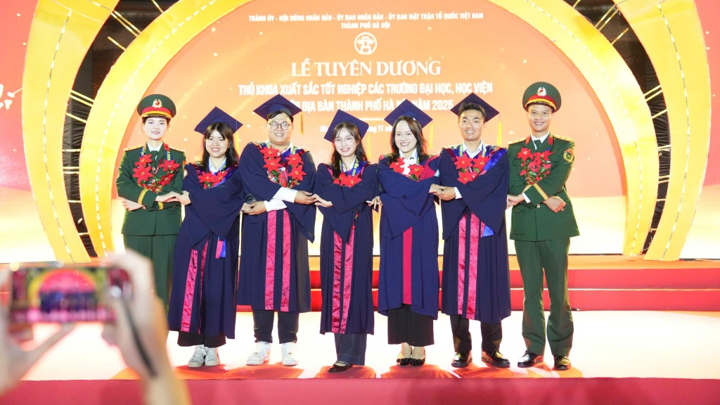 Thủ khoa Hà Nội 2025: Bản lĩnh, tri thức và khát vọng cống hiến Thủ khoa Hà Nội 2025: Bản lĩnh, tri thức và khát vọng cống hiến