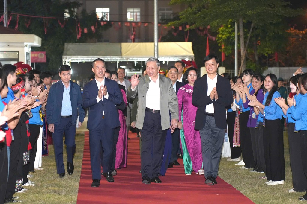 Tổng Bí thư Tô Lâm dự Ngày hội Đại đoàn kết phường Thượng Cát Tổng Bí thư Tô Lâm dự Ngày hội Đại đoàn kết phường Thượng Cát