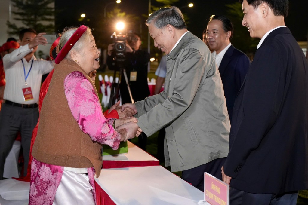 Đoàn kết rất gần gũi, đời thường, là hơi thở, nhịp sống hàng ngày Đoàn kết rất gần gũi, đời thường, là hơi thở, nhịp sống hàng ngày