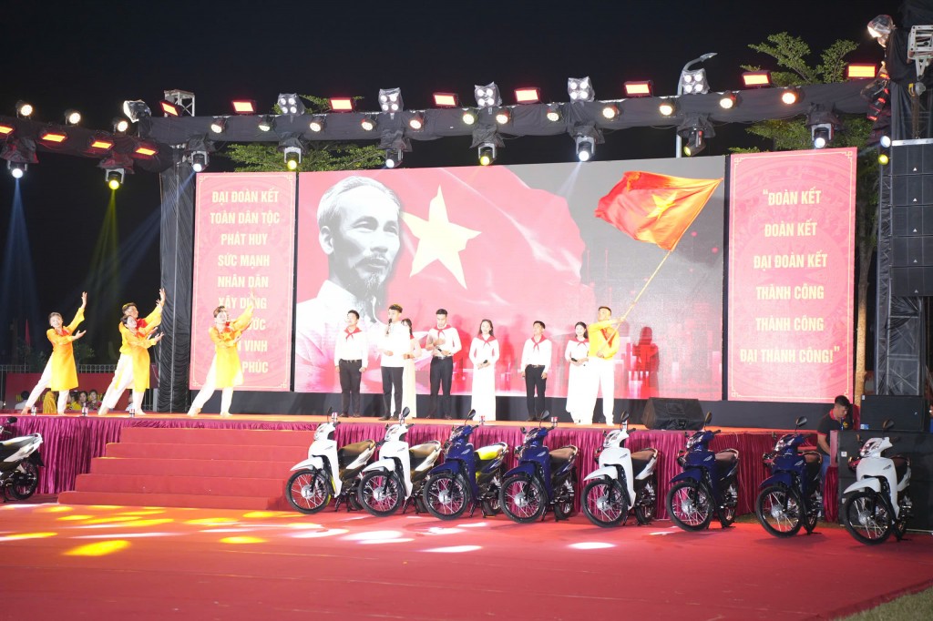 Tổng Bí thư Tô Lâm dự Ngày hội Đại đoàn kết phường Thượng Cát Tổng Bí thư Tô Lâm dự Ngày hội Đại đoàn kết phường Thượng Cát