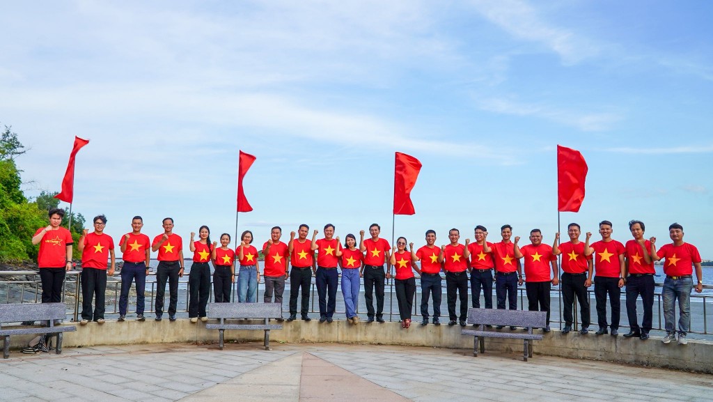 Bí thư Thành đoàn Đà Nẵng nhấn mạnh sự cần thiết phải tập trung xây dựng đội ngũ cán bộ Đoàn vững mạnh, đáp ứng yêu cầu mới. Bí thư Thành đoàn Đà Nẵng nhấn mạnh sự cần thiết phải tập trung xây dựng đội ngũ cán bộ Đoàn vững mạnh, đáp ứng yêu cầu mới.