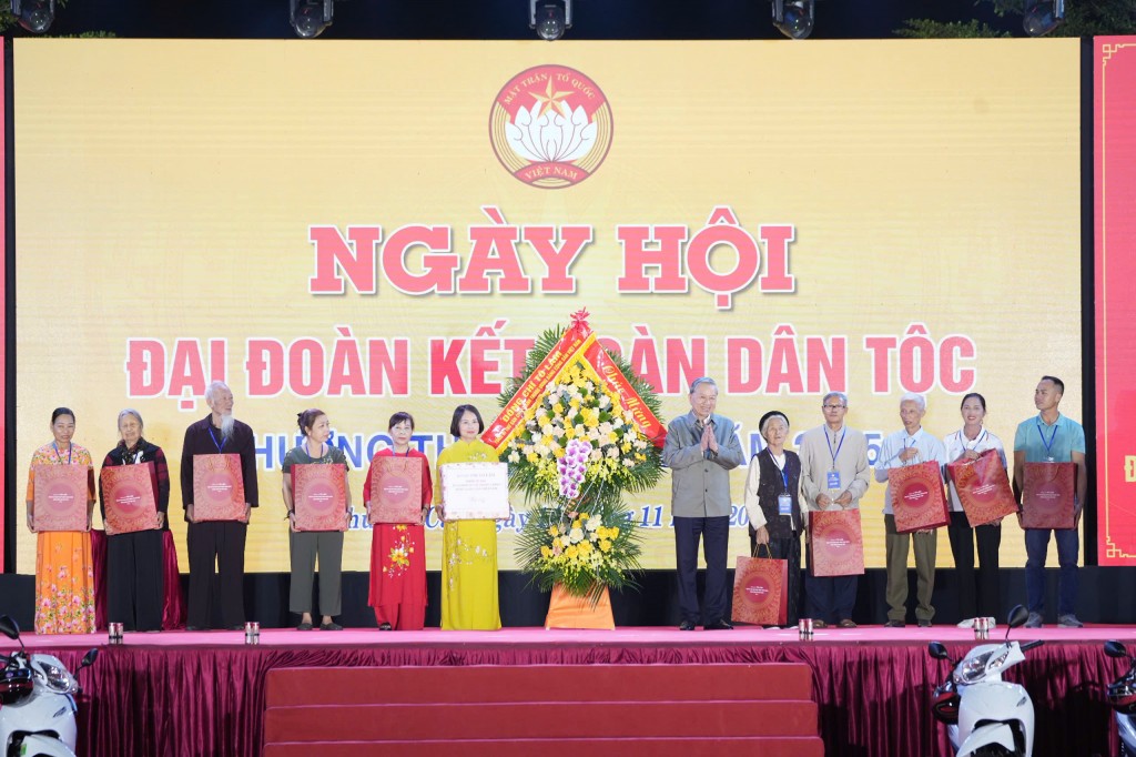 Đoàn kết rất gần gũi, đời thường, là hơi thở, nhịp sống hàng ngày Đoàn kết rất gần gũi, đời thường, là hơi thở, nhịp sống hàng ngày
