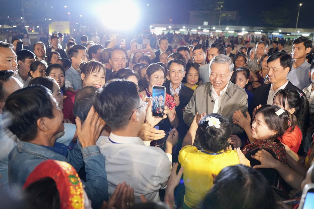 Đoàn kết rất gần gũi, đời thường, là hơi thở, nhịp sống hàng ngày Đoàn kết rất gần gũi, đời thường, là hơi thở, nhịp sống hàng ngày