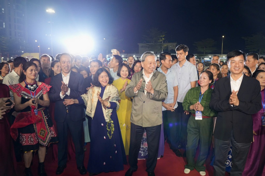 Đoàn kết rất gần gũi, đời thường, là hơi thở, nhịp sống hàng ngày Đoàn kết rất gần gũi, đời thường, là hơi thở, nhịp sống hàng ngày