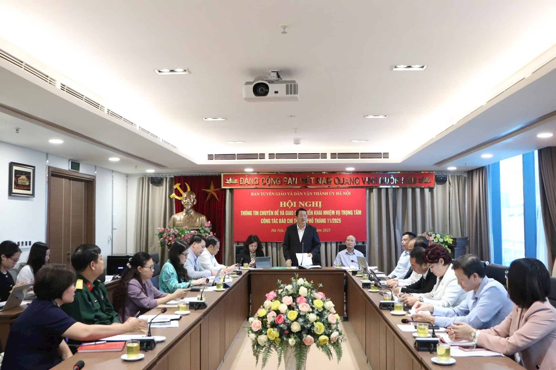 Phát huy vai trò báo chí trên mặt trận tư tưởng - văn hóa Phát huy vai trò báo chí trên mặt trận tư tưởng - văn hóa