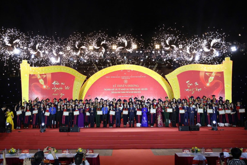 Lễ tuyên dương thủ khoa xuất sắc của thành phố Hà Nội năm 2025