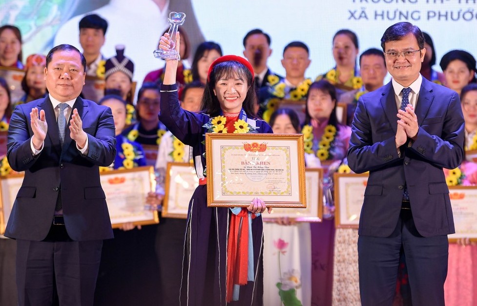 "Chia sẻ cùng thầy cô": Hành trình gieo chữ từ trái tim yêu thương