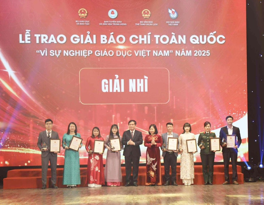 Tôn vinh đóng góp của các nhà báo cho sự phát triển giáo dục Tôn vinh đóng góp của các nhà báo cho sự phát triển giáo dục