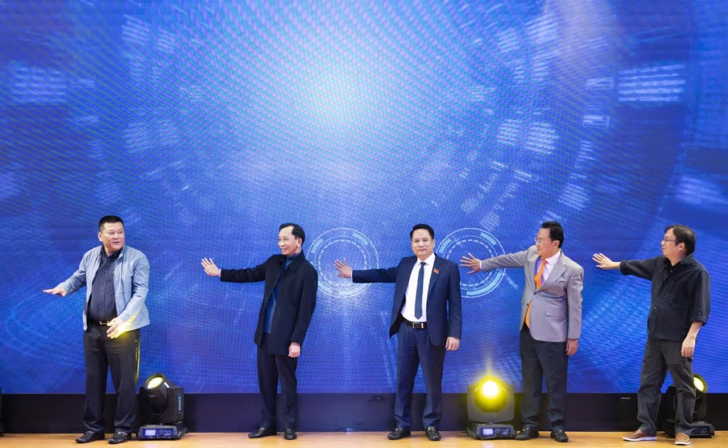 Lễ ra mắt giao diện mới và hệ sinh thái số Báo Đại đoàn kết Lễ ra mắt giao diện mới và hệ sinh thái số Báo Đại đoàn kết