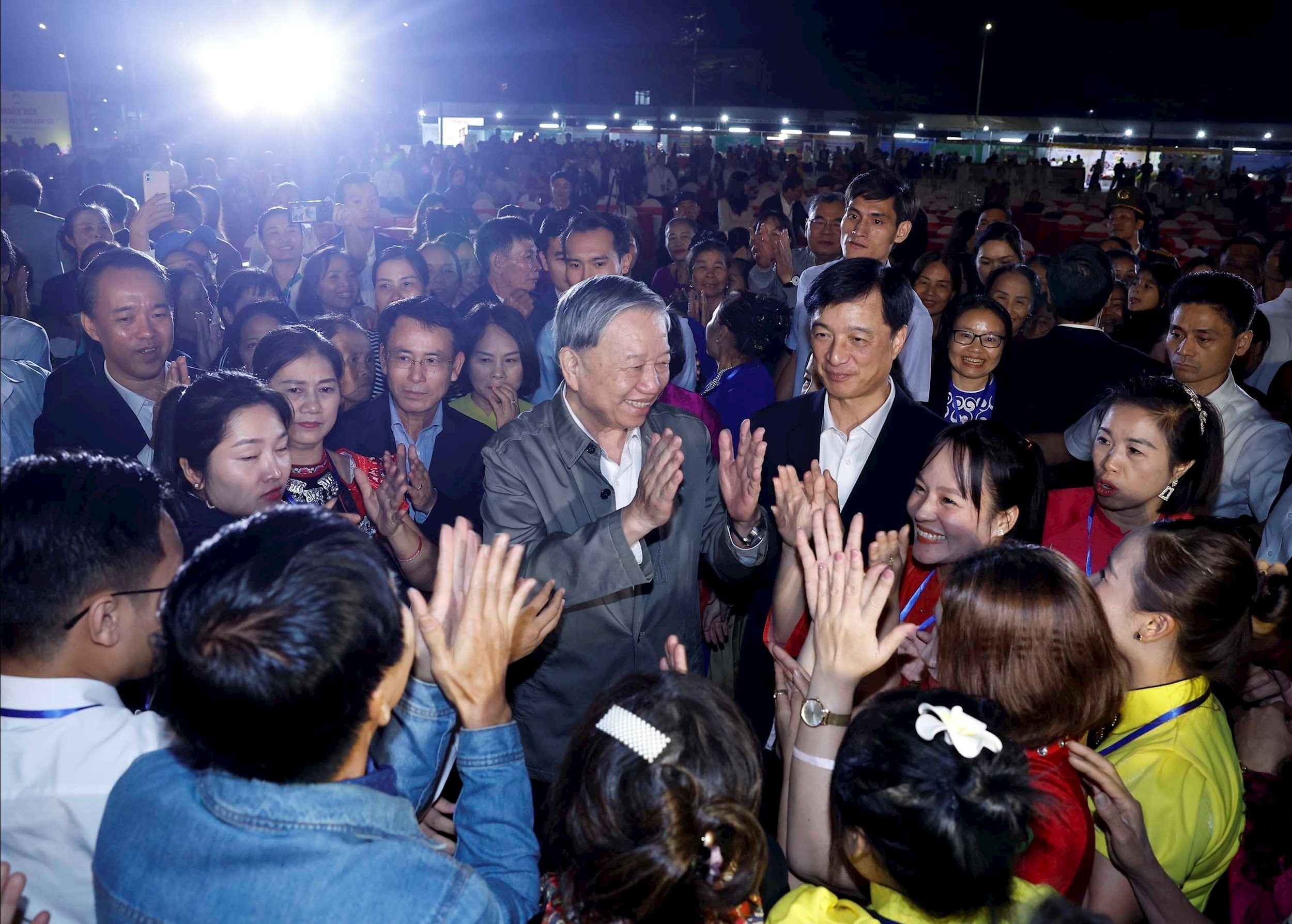 Tổng Bí thư Tô Lâm và Nhân dân phường Thượng Cát Tổng Bí thư Tô Lâm và Nhân dân phường Thượng Cát