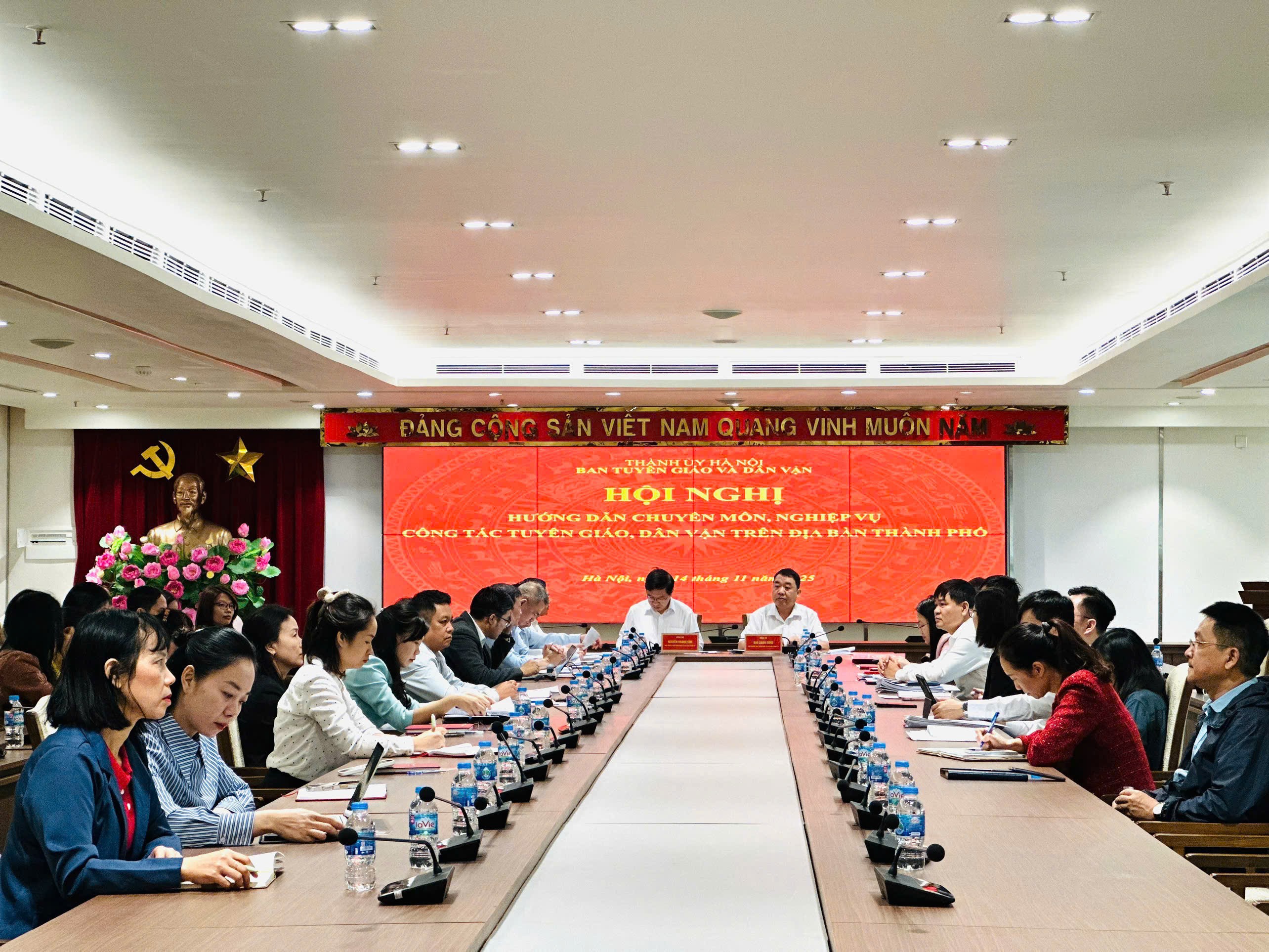 Quang cảnh hội nghị Quang cảnh hội nghị