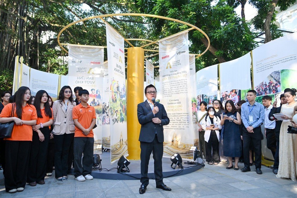 Đồng chí Lê Quốc Minh, Ủy viên Trung ương Đảng, Tổng Biên tập Báo Nhân Dân, Phó Trưởng Ban Tuyên giáo và Dân vận Trung ương, Chủ tịch Hội Nhà báo Việt Nam, Trưởng Ban Tổ chức Giải thưởng phát biểu tại lễ khai mạc triển lãm Đồng chí Lê Quốc Minh, Ủy viên Trung ương Đảng, Tổng Biên tập Báo Nhân Dân, Phó Trưởng Ban Tuyên giáo và Dân vận Trung ương, Chủ tịch Hội Nhà báo Việt Nam, Trưởng Ban Tổ chức Giải thưởng phát biểu tại lễ khai mạc triển lãm