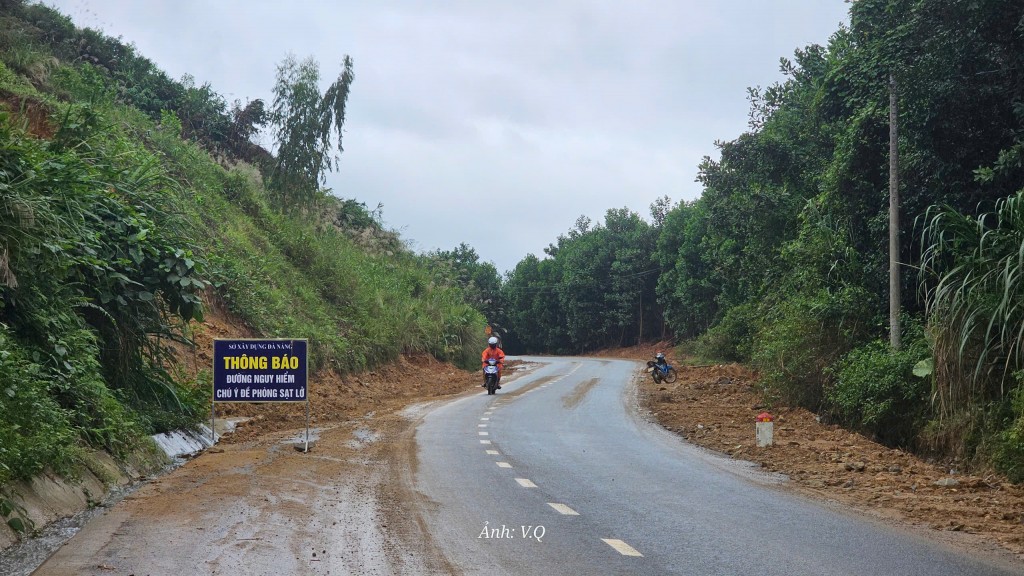 Nguy cơ sạt lở trên tuyến Quốc lộ 40 đang thi công dang dở