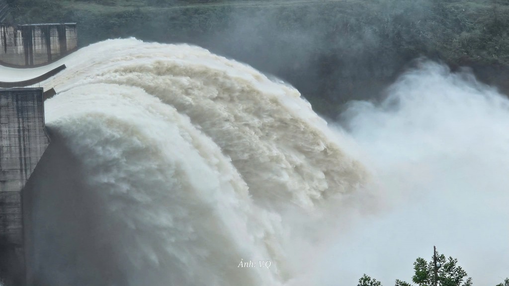 Thuỷ điện Sông Tranh 2 vận hành xả lũ trước dự báo mưa lớn