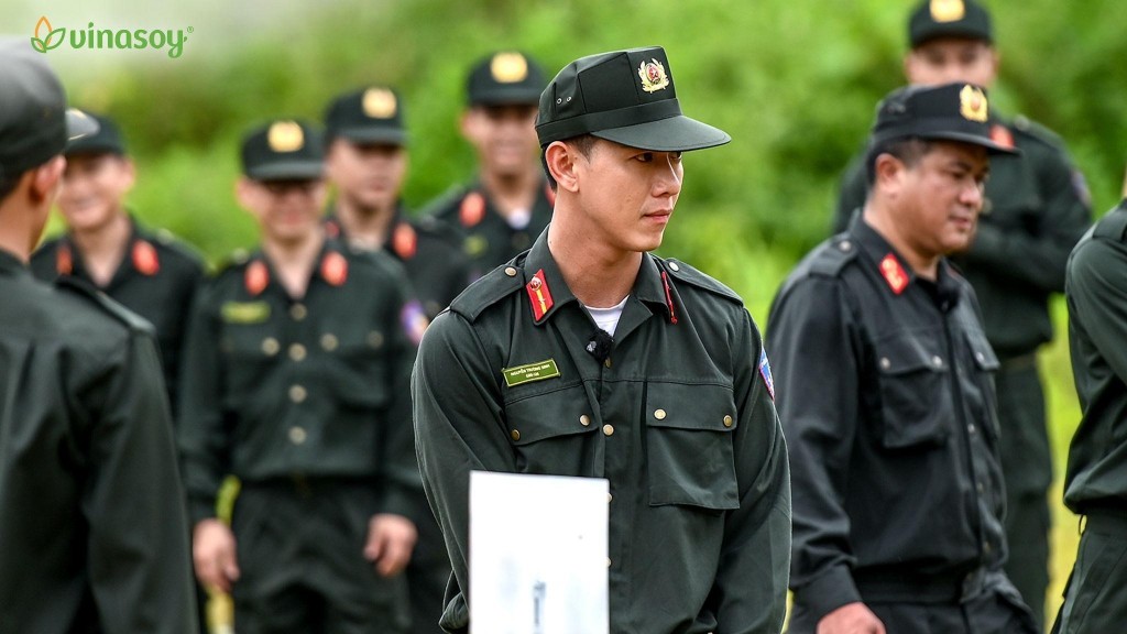 Cứng cáp trăm phần không chỉ là nhân tố để người trẻ tự tin phát triển bản thân mà còn là tiền đề để người trẻ cống hiến, xây dựng quê hương. Cứng cáp trăm phần không chỉ là nhân tố để người trẻ tự tin phát triển bản thân mà còn là tiền đề để người trẻ cống hiến, xây dựng quê hương.