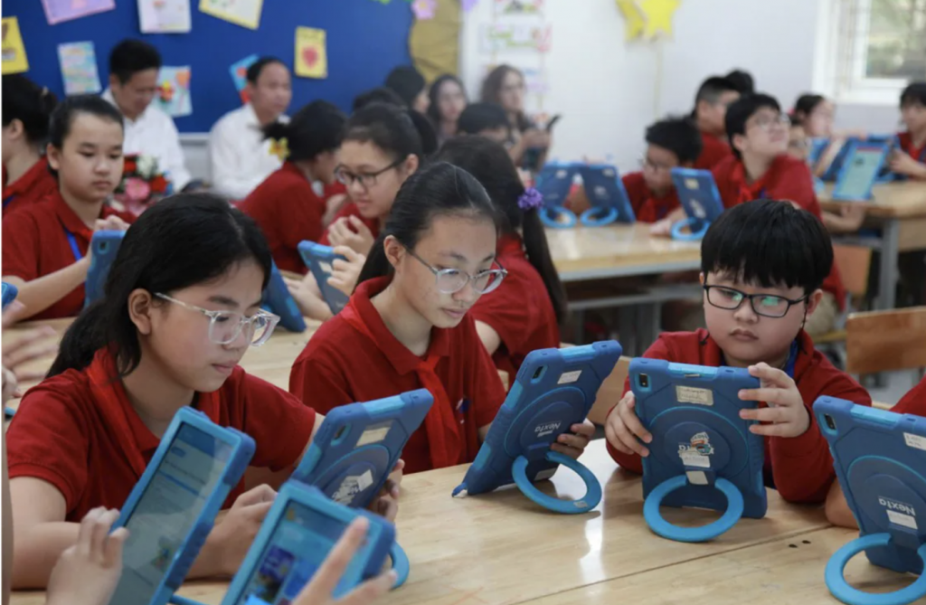 Nhiều trường tại Hà Nội đã triền khai lớp học thông minh  để mở rộng không gian học tập, tài liệu và phương pháp học tập (Ảnh: Nam Du)