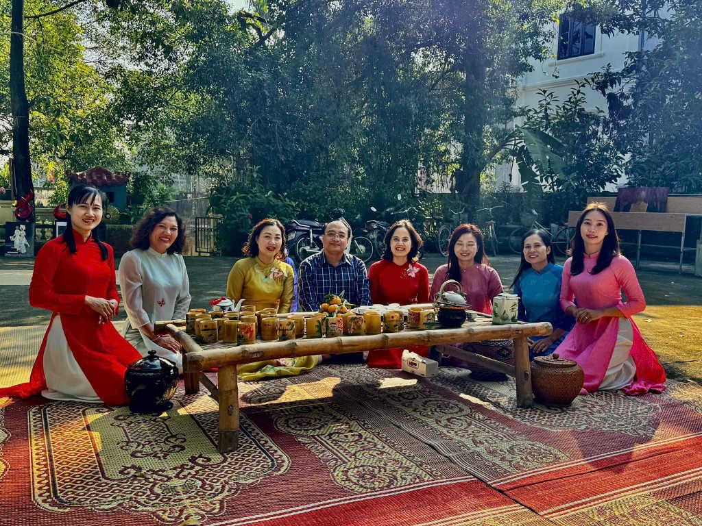 Vũ Văn Hữu – Phó Chủ tịch UBND – Đồng chí Nguyễn Thị Thuỳ Hương phó chủ tịch xã , đồng chí Chủ tịch UB MTTQ xã Đỗ Thị Thanh Xuân