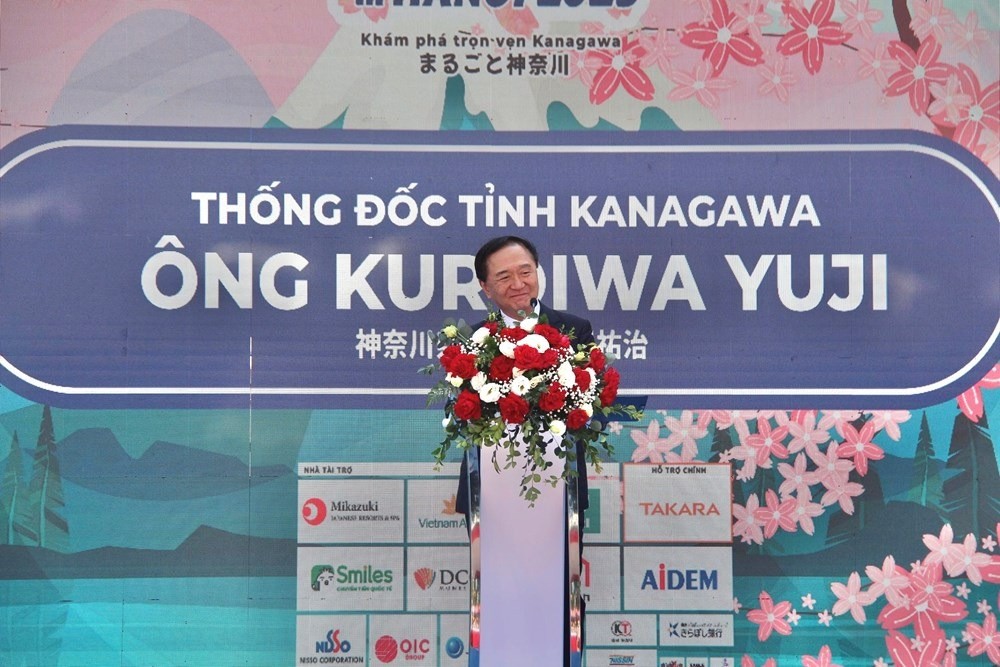 Thống đốc tỉnh Kanagawa Kuroiwa Yuji phát biểu khai mạc sự kiện