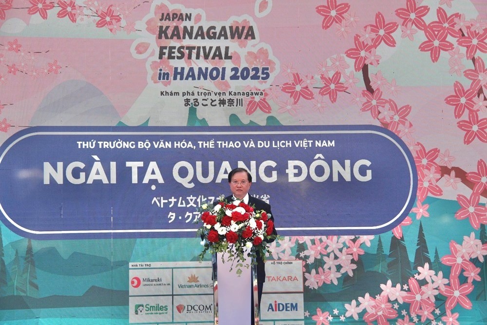 Thứ trưởng Bộ VHTTDL Tạ Quang Đông 