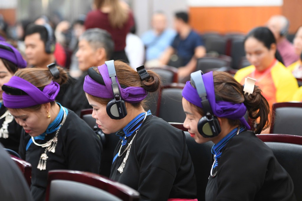 Các đại biểu lắng nghe ý kiến đóng góp