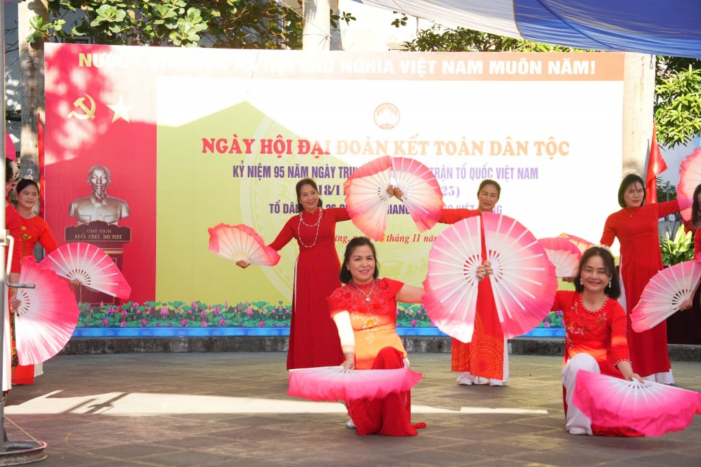 Ngày hội Đại đoàn kết lan tỏa yêu thương tại phường Việt Hưng