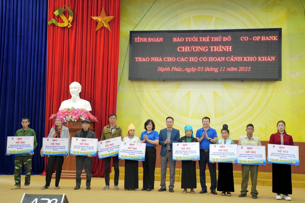 Báo Tuổi trẻ Thủ đô và các đơn vị đồng hành đã trao tặng nguồn lực 540 triệu cho 9 hộ gia đình